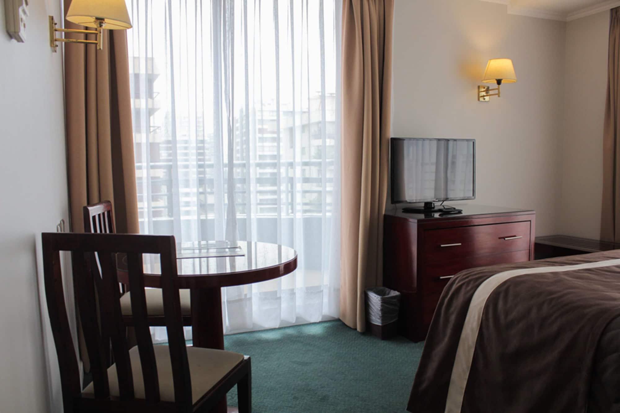 Hotel Leonardo Da Vinci Сантяго Екстериор снимка