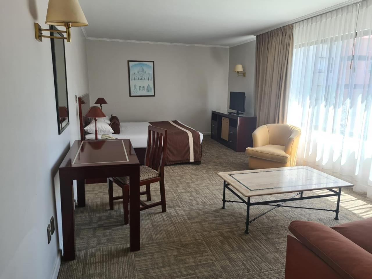 Hotel Leonardo Da Vinci Сантяго Екстериор снимка